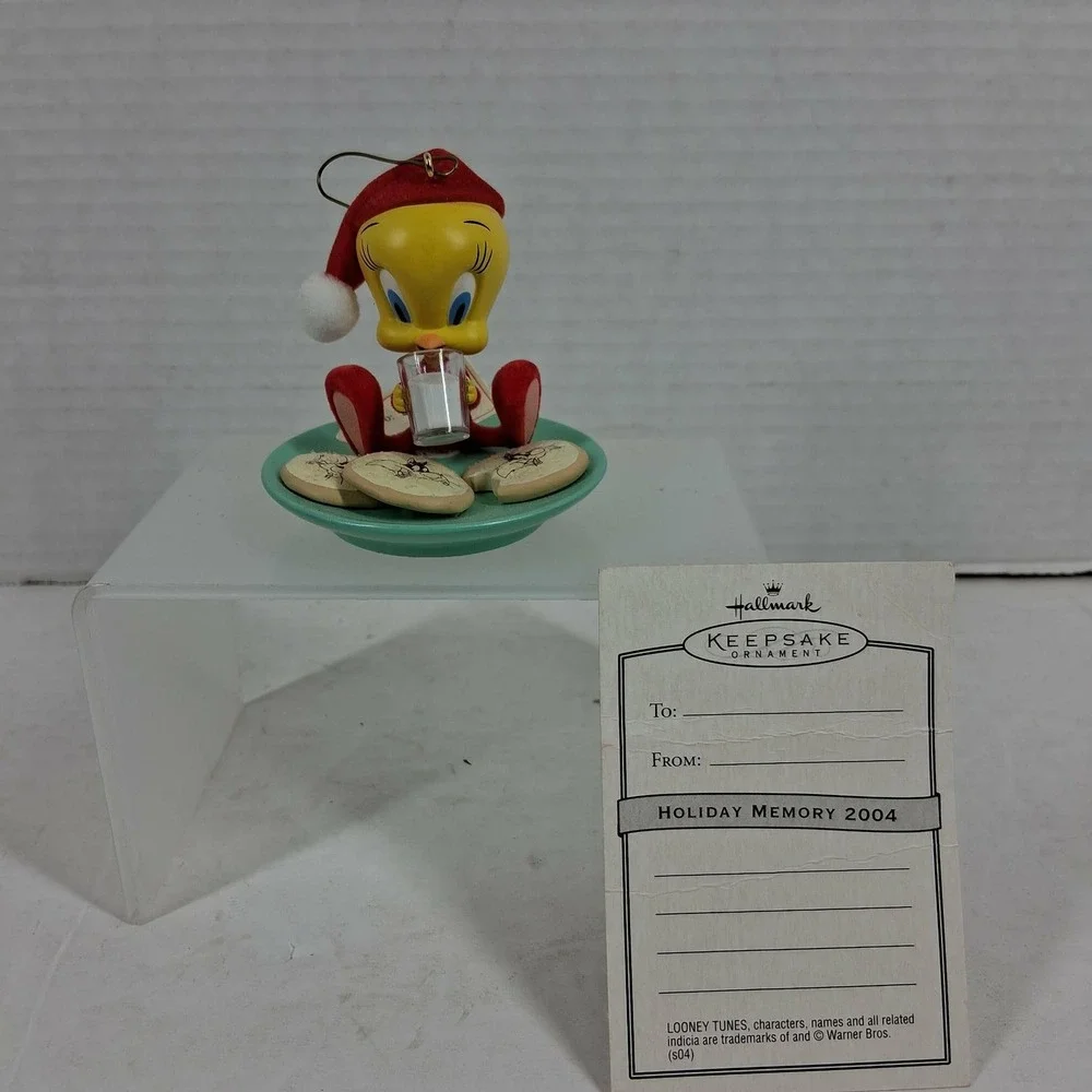 Hallmark Keepsake 2004 Looney Tunes Tweety Christmas Eve Snack Ornament with Box